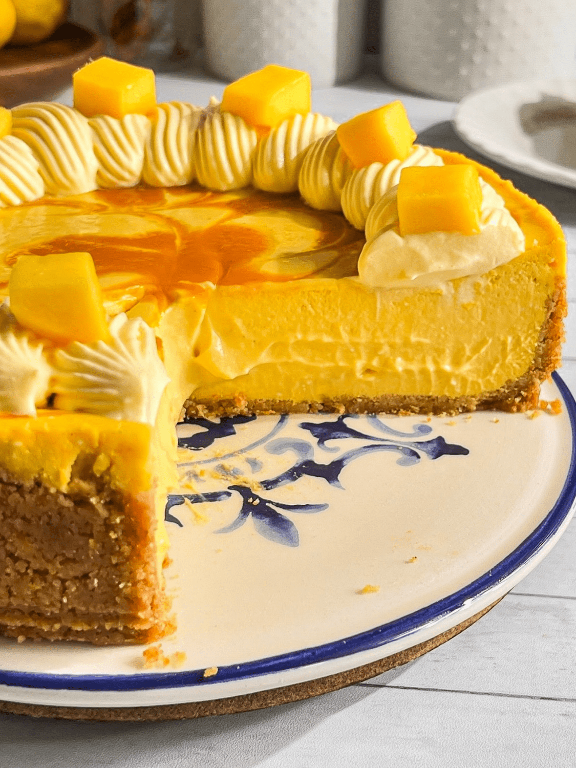 Baked mango cheesecake