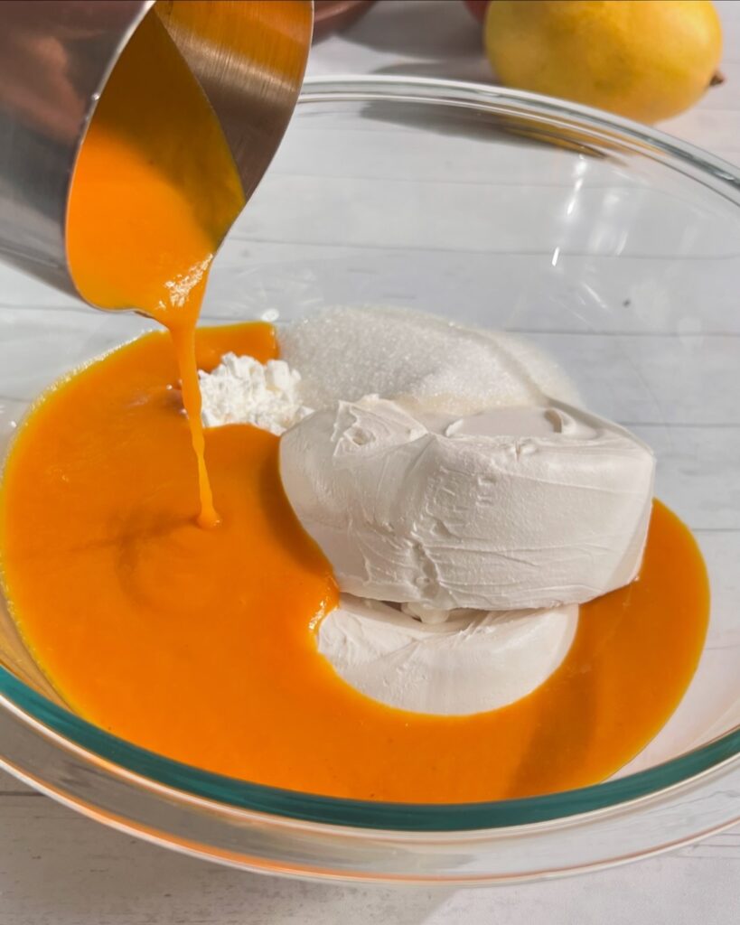 Baked mango cheesecake