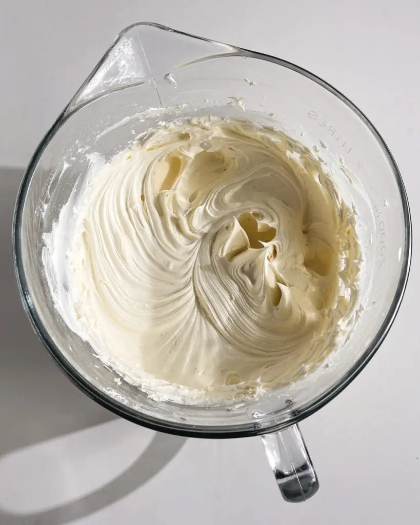 how to make white chocolate buttercream frosting