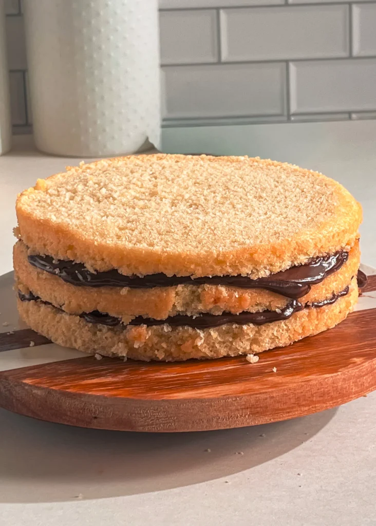 6 slicing eggless cake evenly